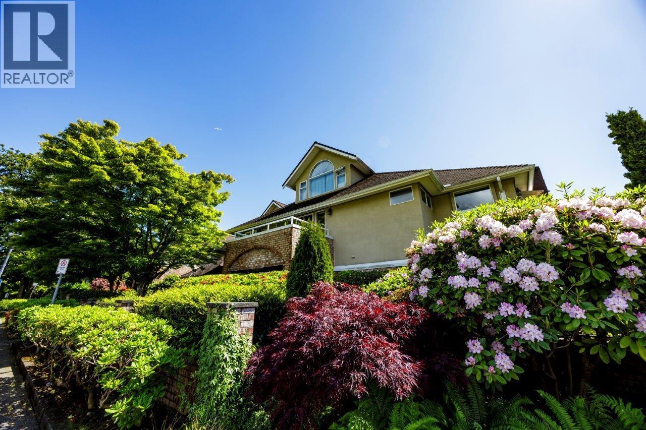 2150 Marine Drive Unit 17, West Vancouver, BC V7V 1K3