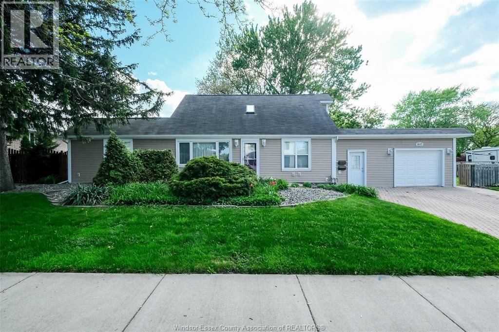 1617 Mark Ave, Windsor, ON N9B 3G5