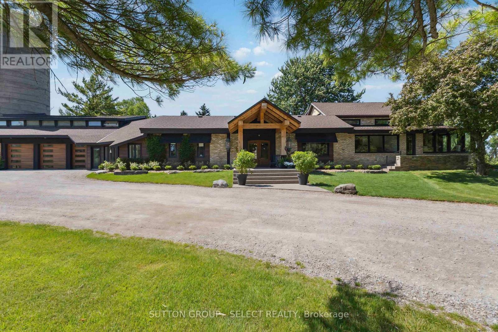 10096 Charlton Dr, Middlesex Centre, ON N0M 1P0