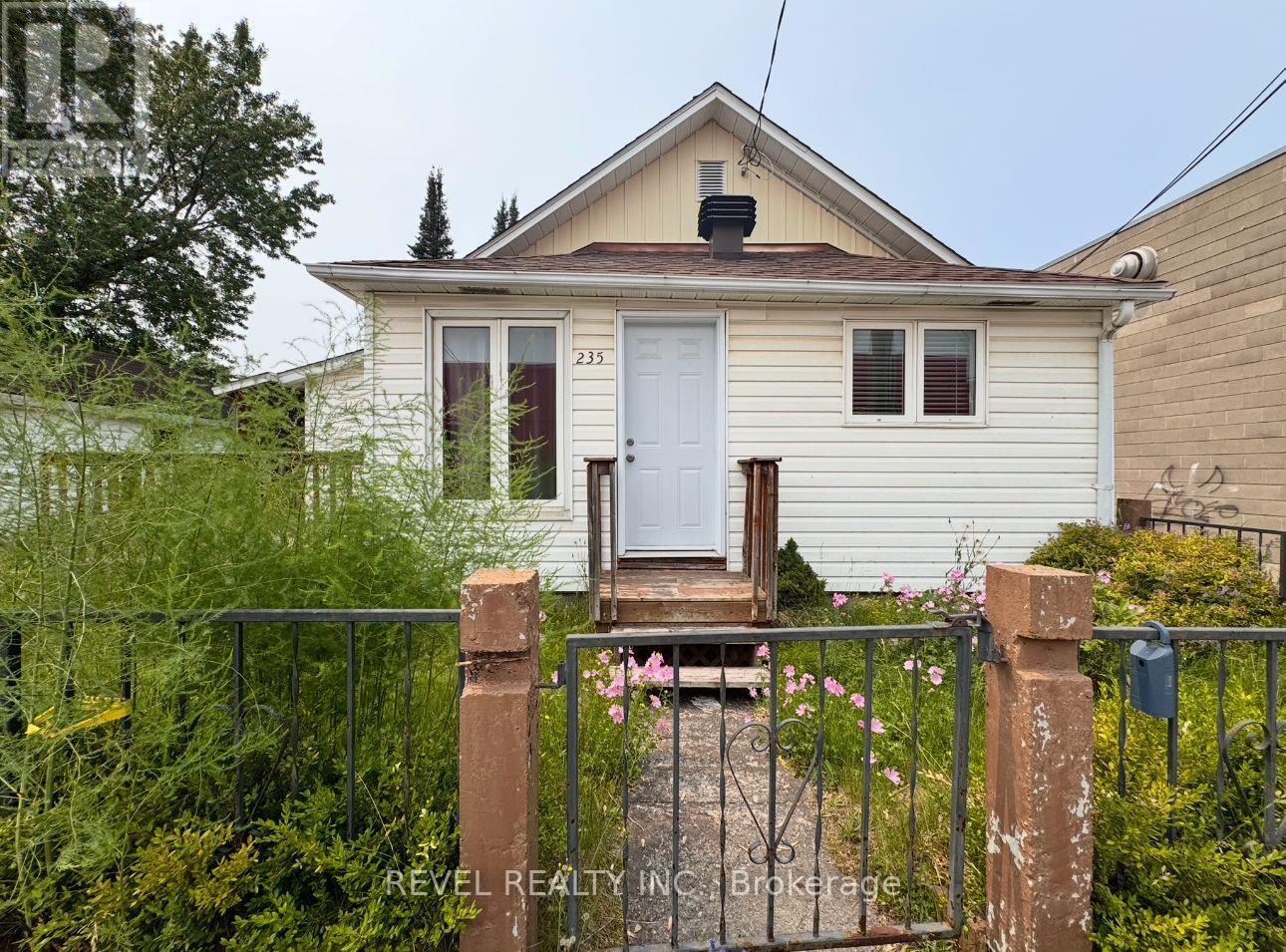 235 Spruce St S, Timmins, ON P4N 2M8