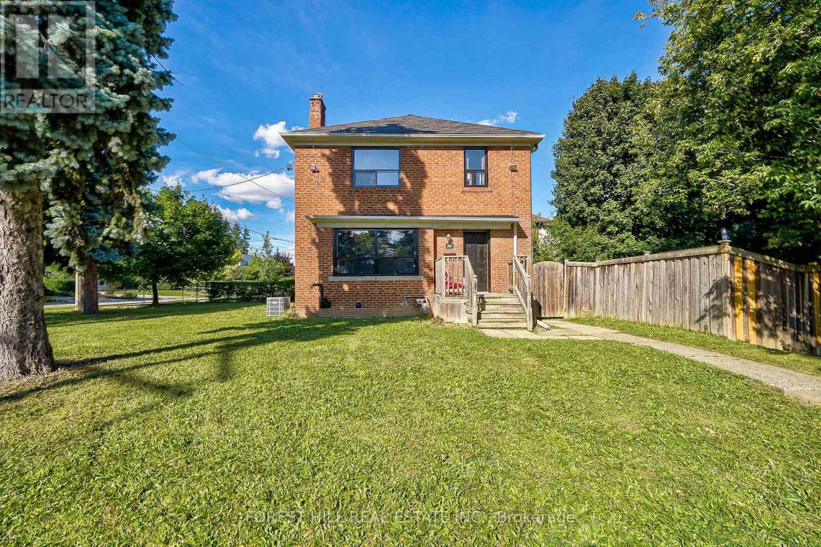 27 Westgate Blvd, Toronto Lansing-westgate, ON M3H 1N8