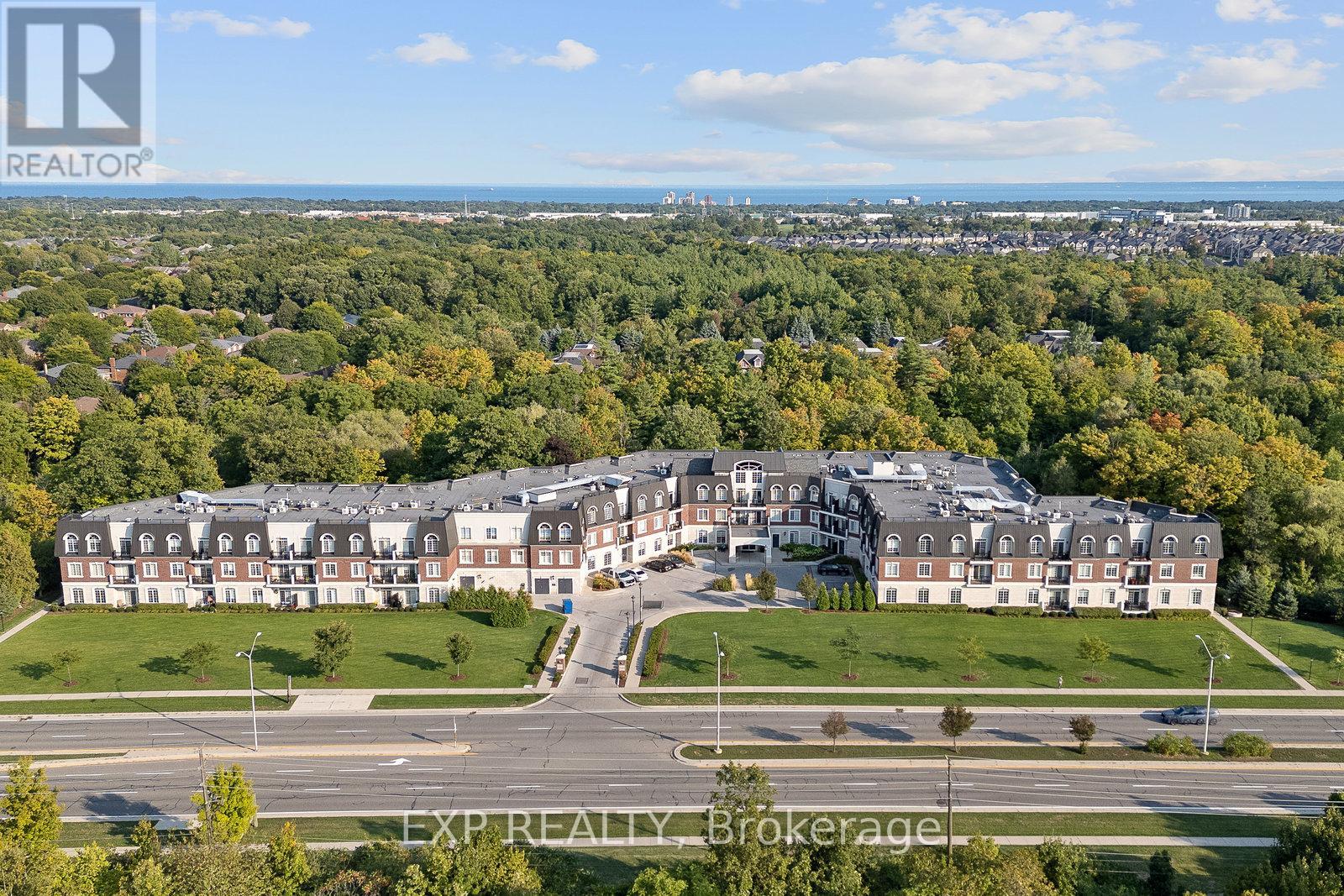 325 2300 Upper Middle Rd W, Oakville, ON L6M 0T4