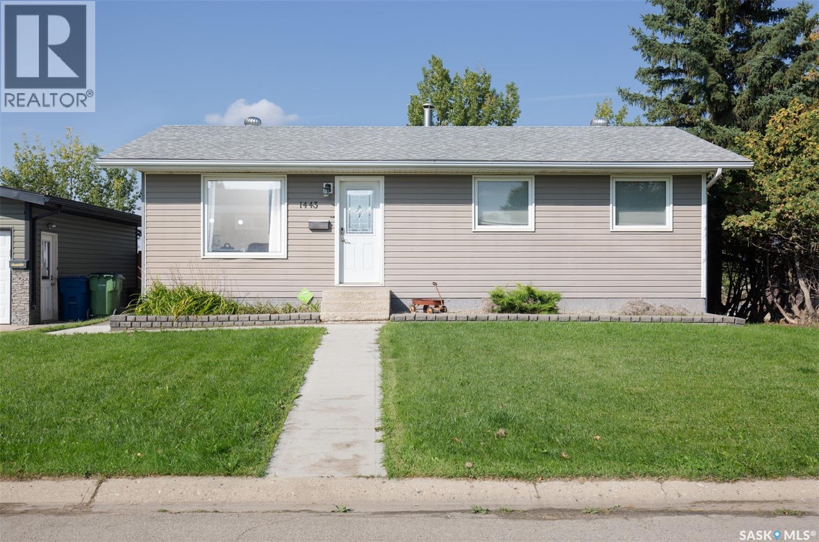 1443 Sioux Cres SW, Moose Jaw, SK S6H 7C8
