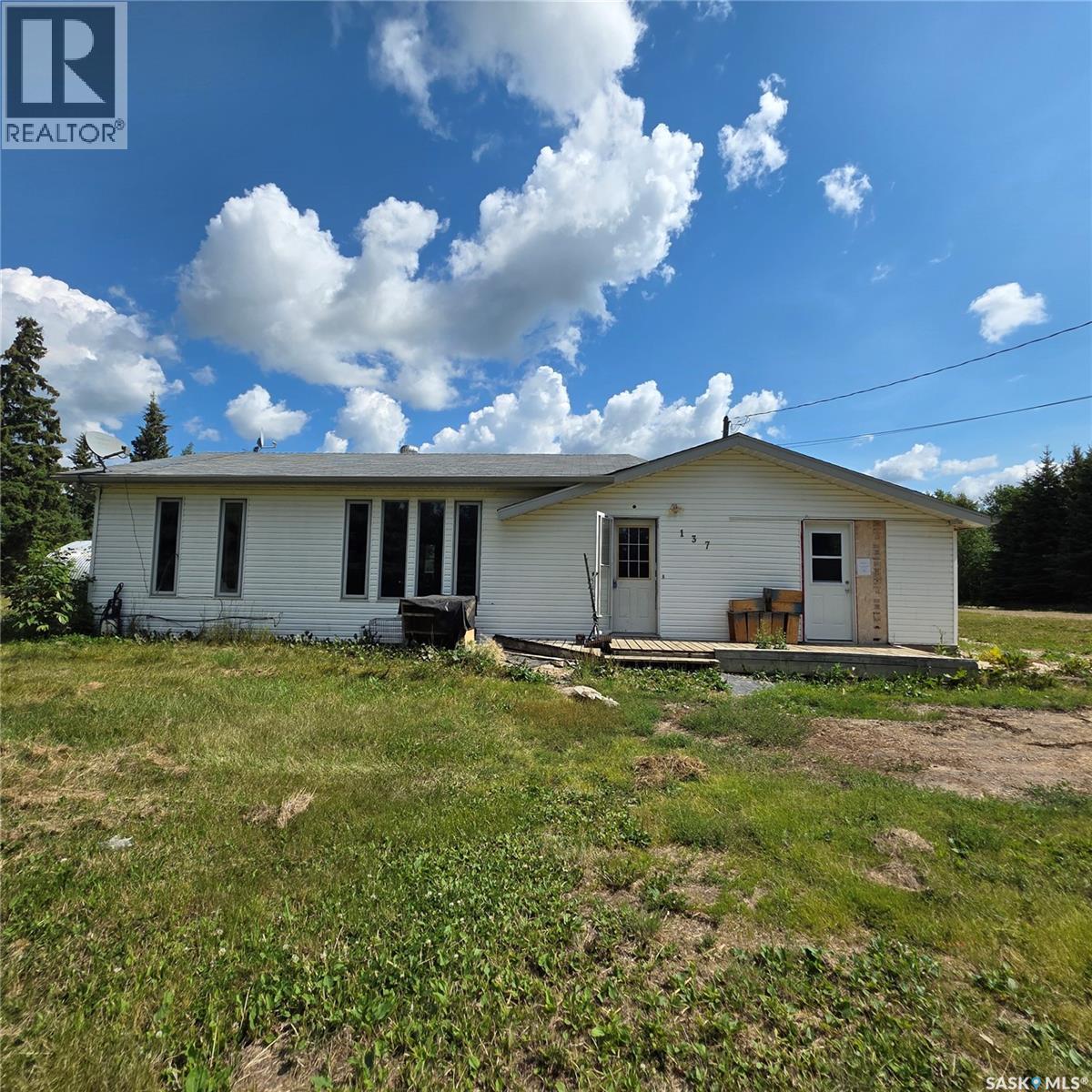 137 Morin Cres, Leoville, SK S7T 0J1