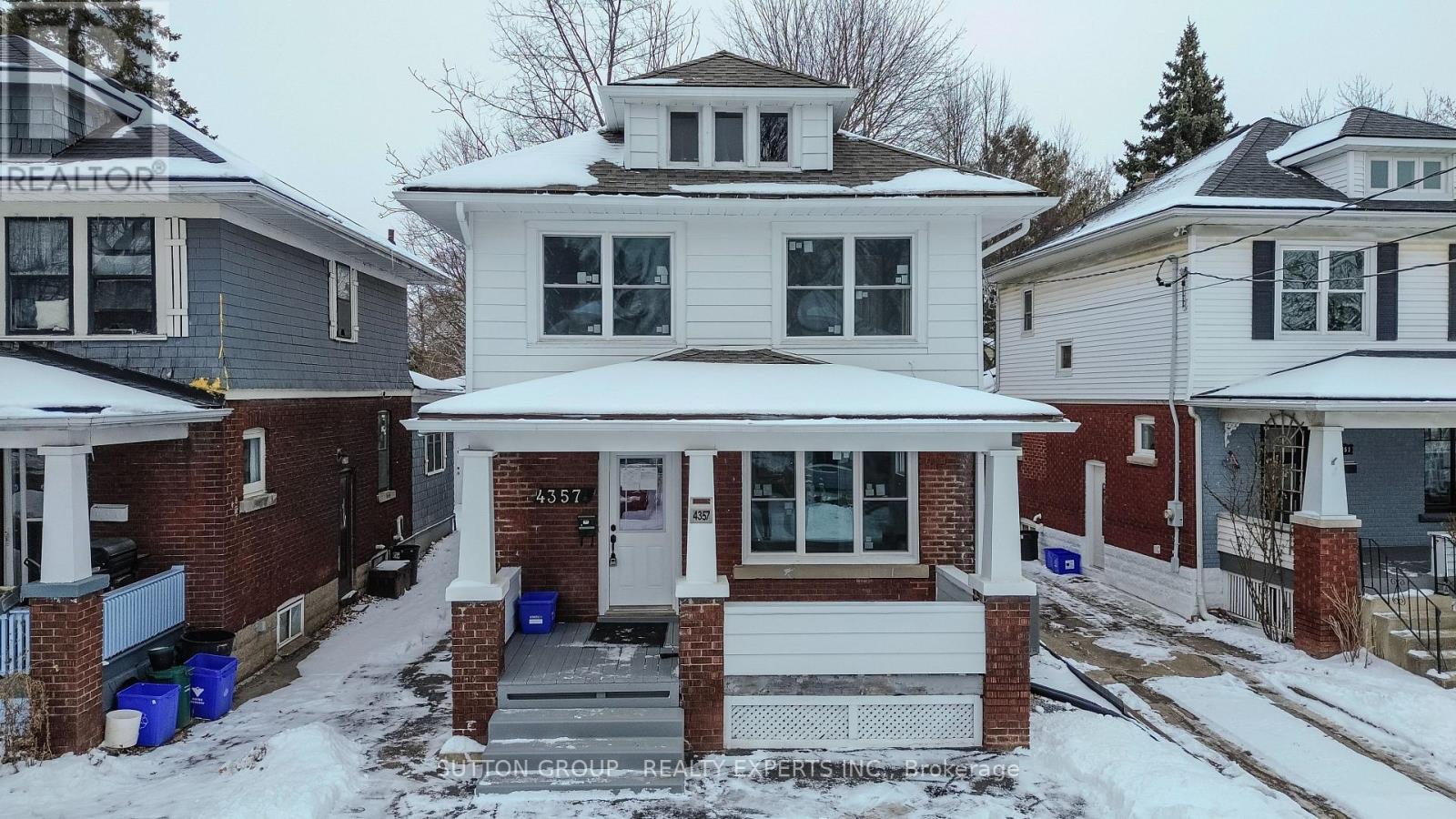 4357 Seneca St, Niagara Falls, ON L2E 1G5