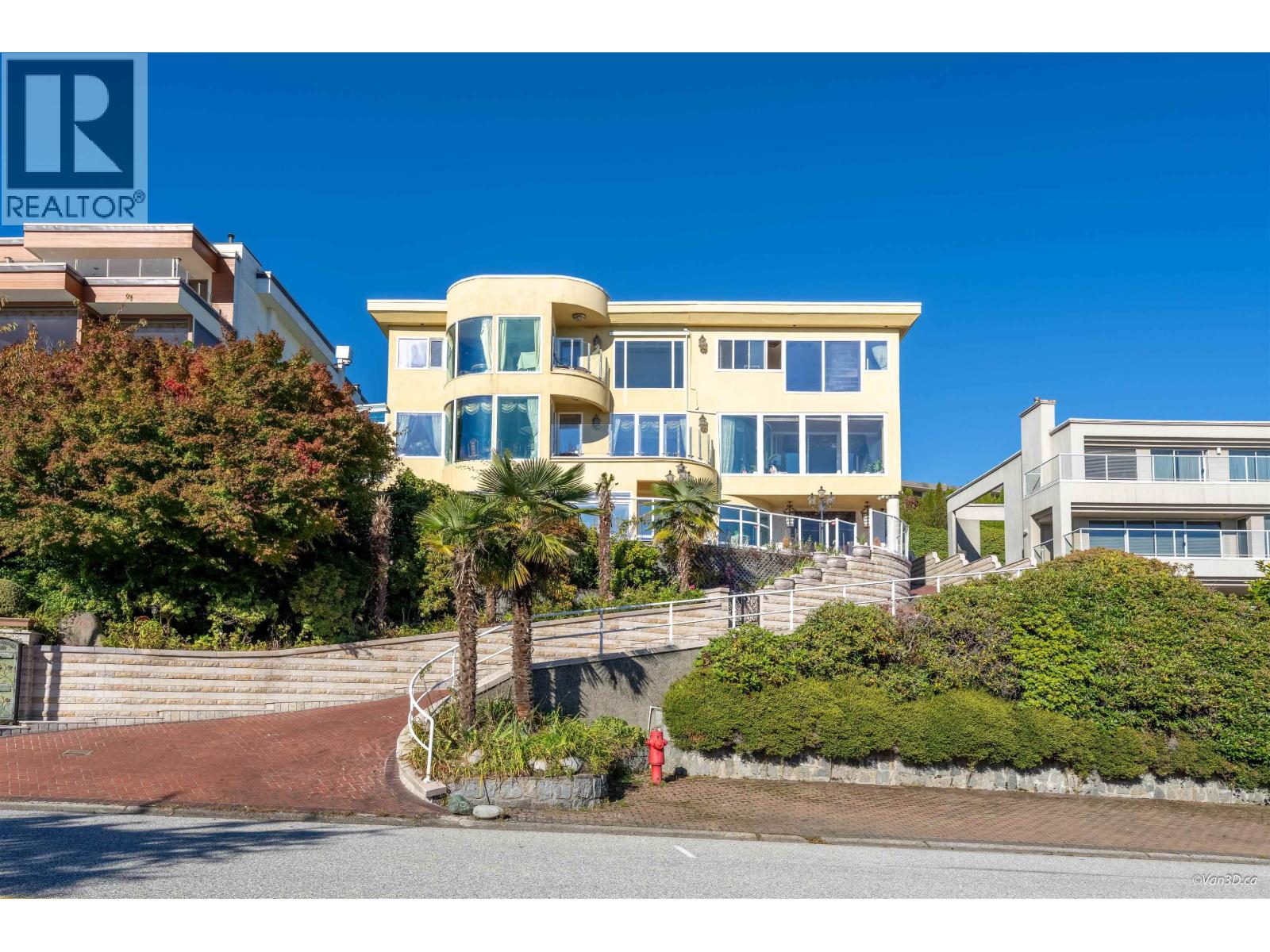 1419 Chippendale Rd, West Vancouver, BC V7S 2N7