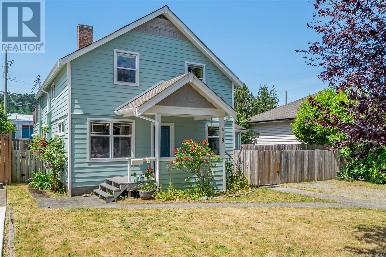 419 Hillcrest Ave, Nanaimo, BC V9R 3M2