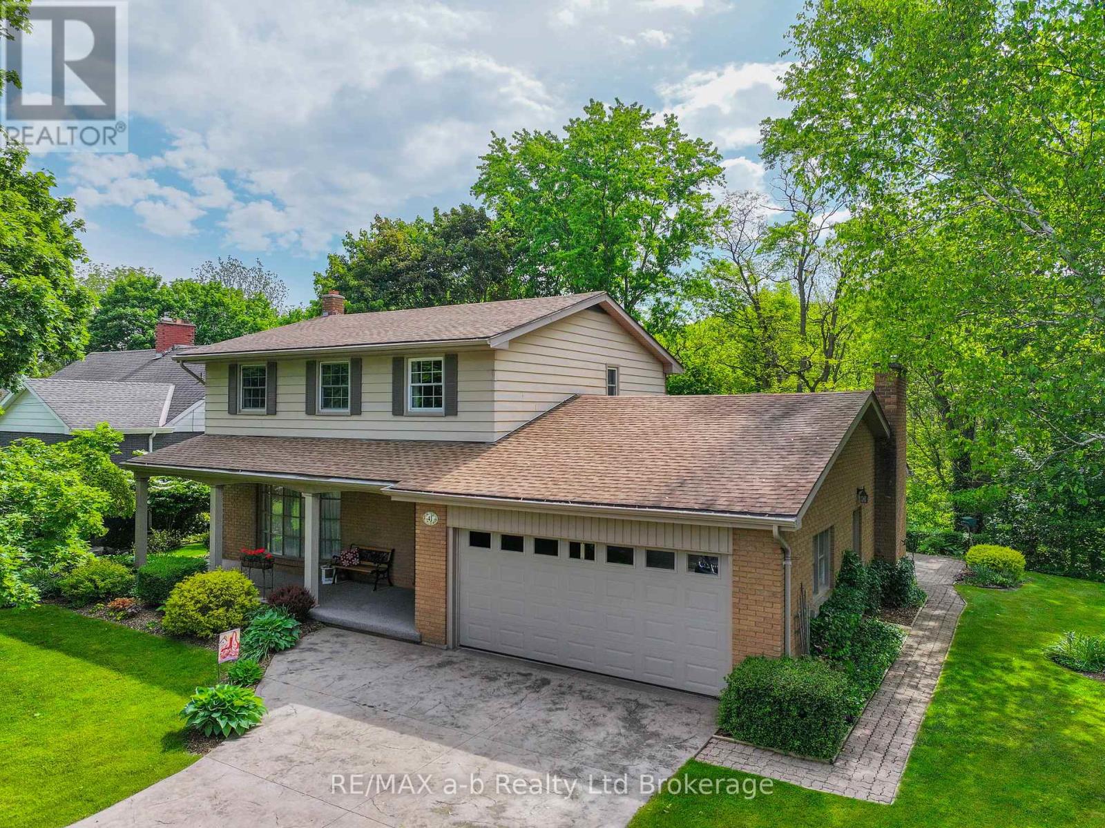 41 Parkwood Dr, Tillsonburg, ON N4G 2B7
