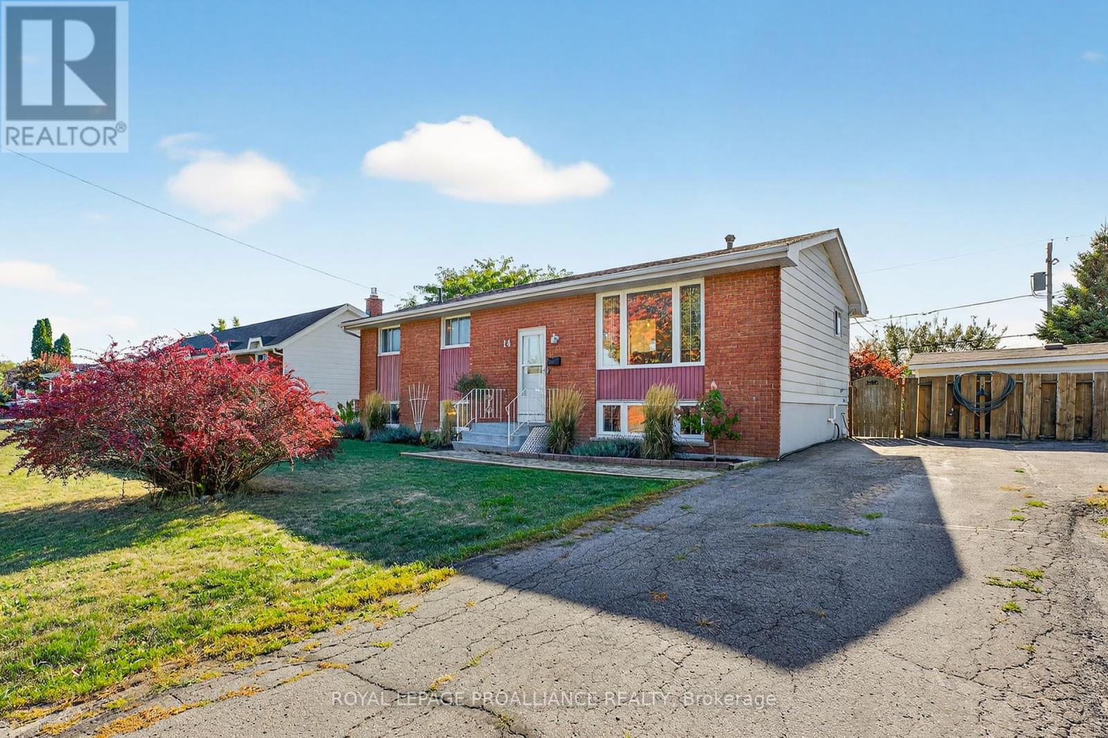 14 Chesterfield Dr, Loyalist, ON K7N 1M2
