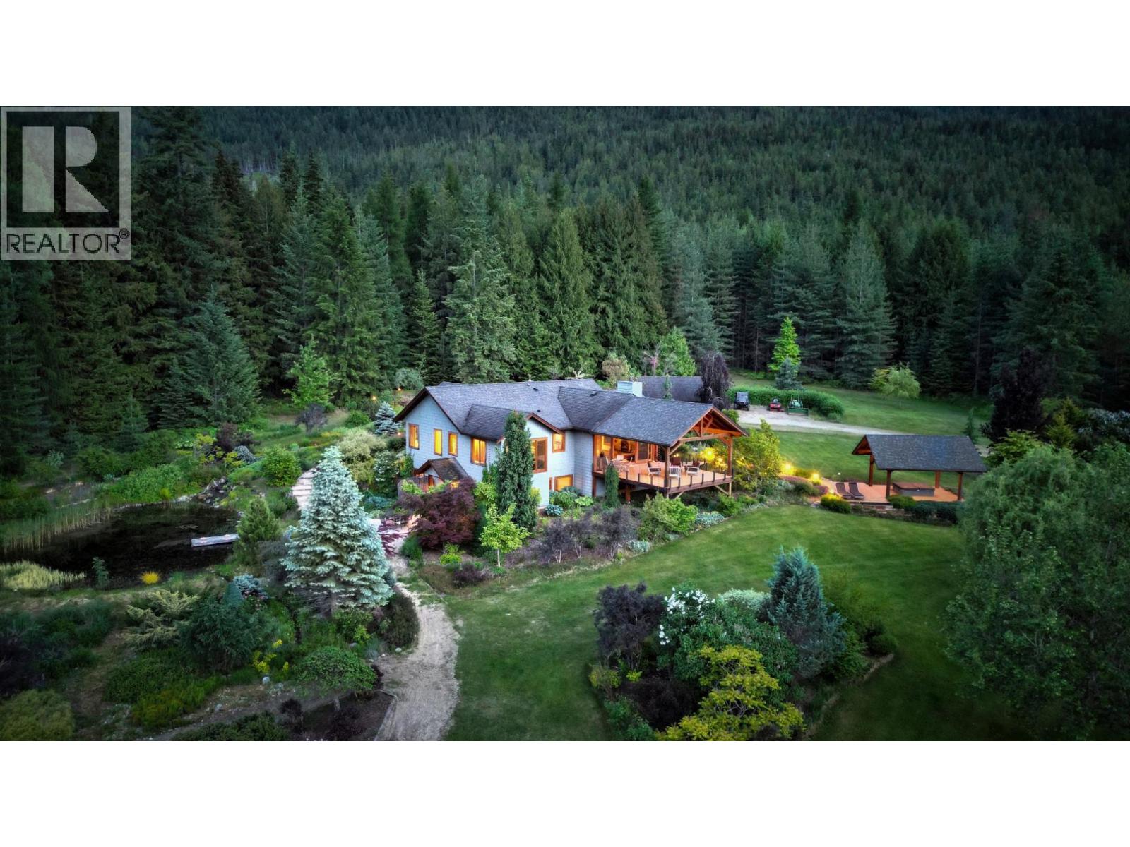 6890 Harropprocter Rd, Nelson, BC V1L 6R2