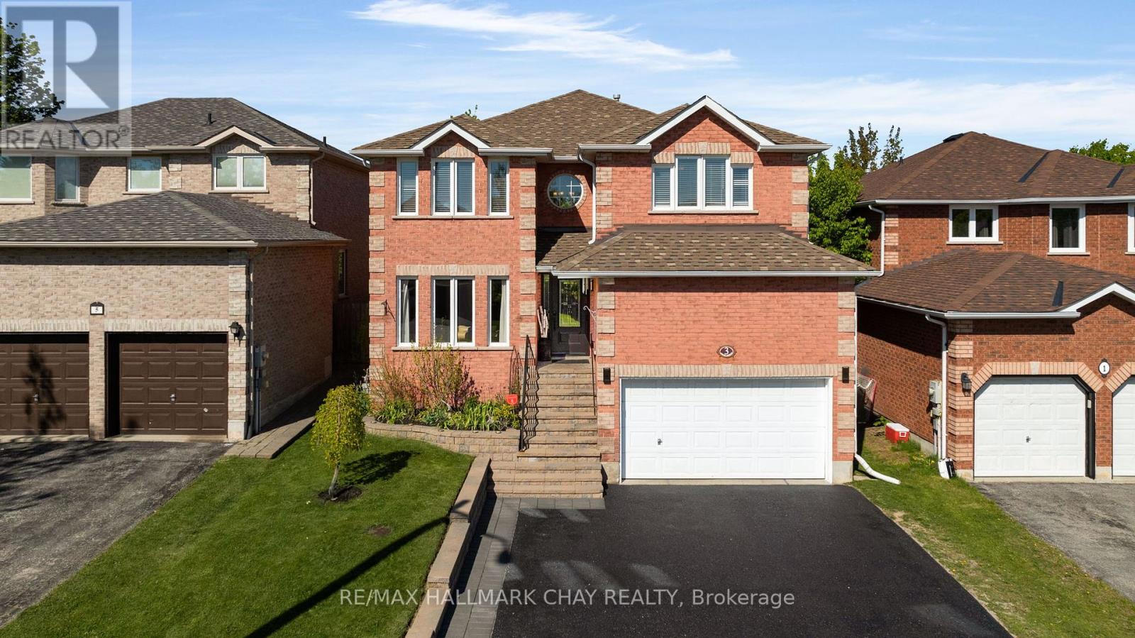 3 Meyer Ave, Barrie, ON L4M 6X2