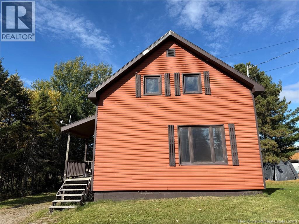 348 Stjean St, Saint-Léonard, NB E7E 2B6
