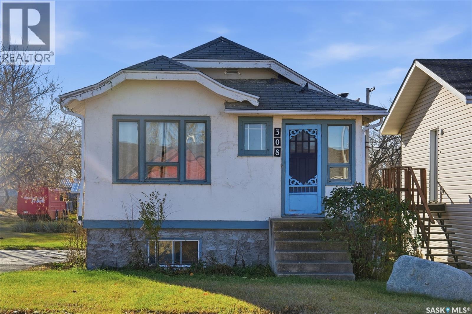 308-310 3rd St, Dundurn, SK S0K 1K0