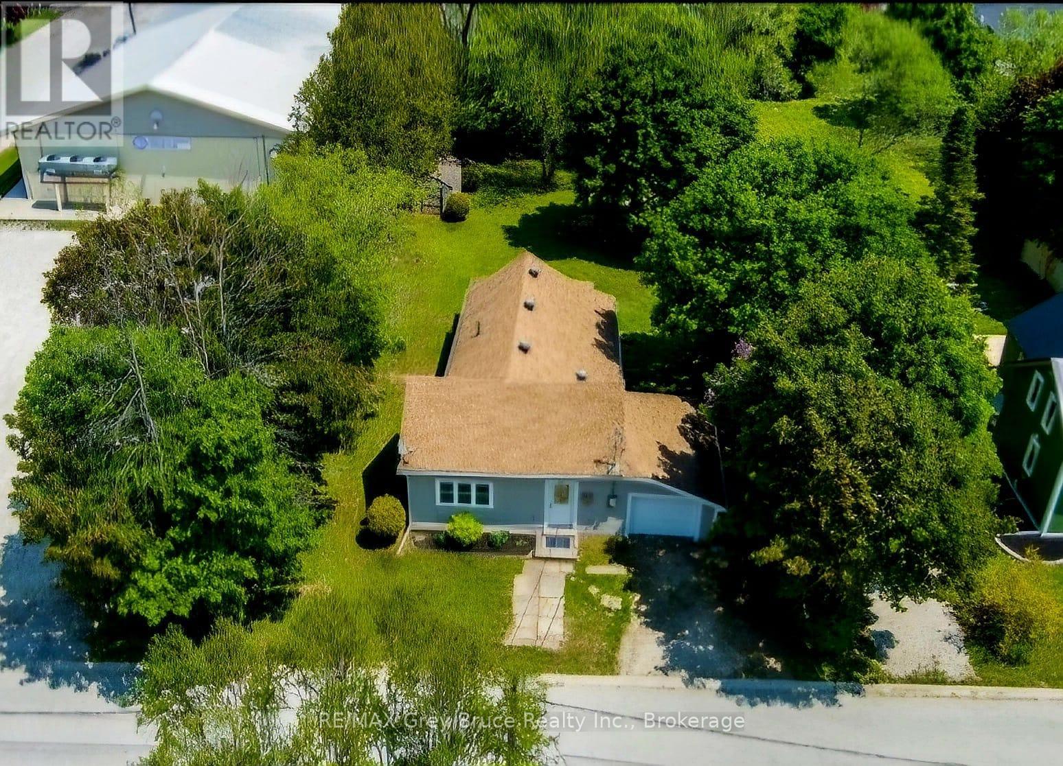 523 Tyson St, South Bruce Peninsula, ON N0H 2T0
