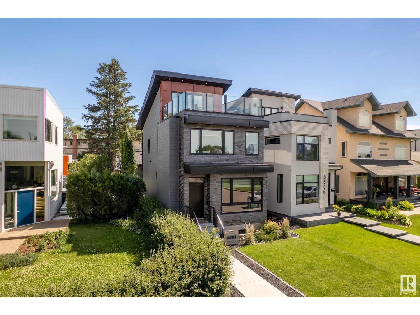 8803 Strathearn Dr NW, Edmonton, AB T6C 4C8
