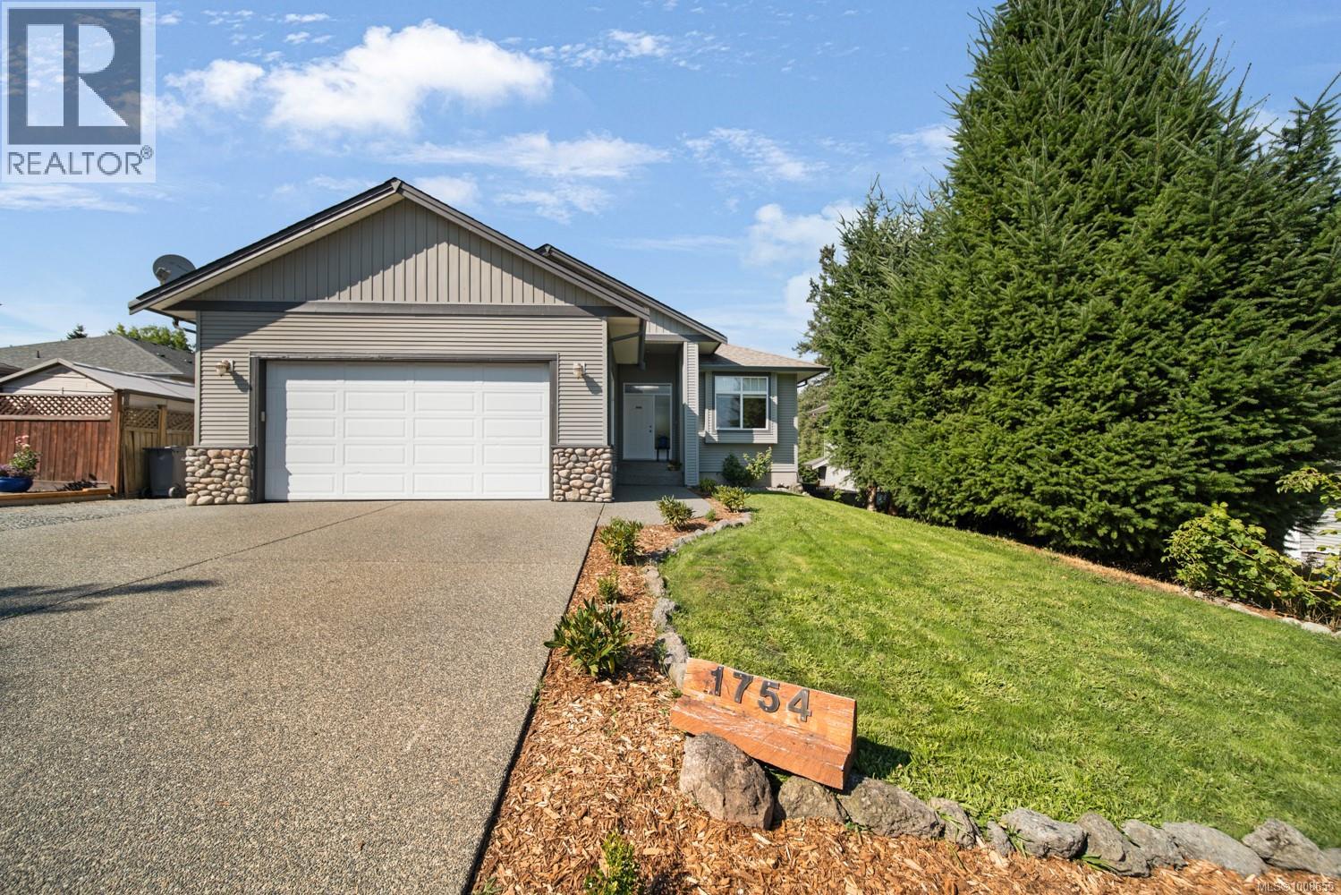 1754 Country Hills Dr, Nanaimo, BC V9X 1X5