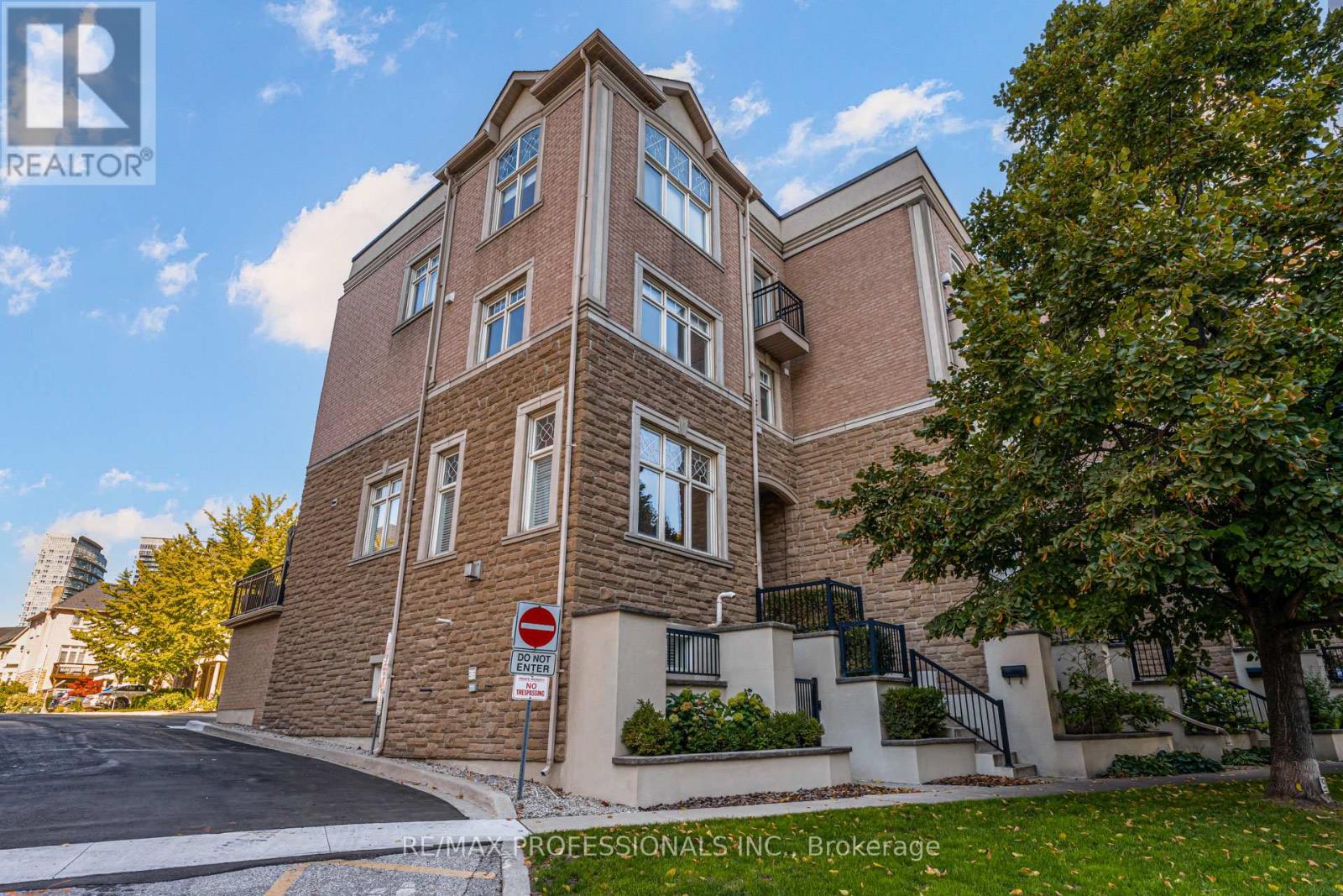 2264 Lake Shore Blvd W, Toronto, ON M8V 1A9