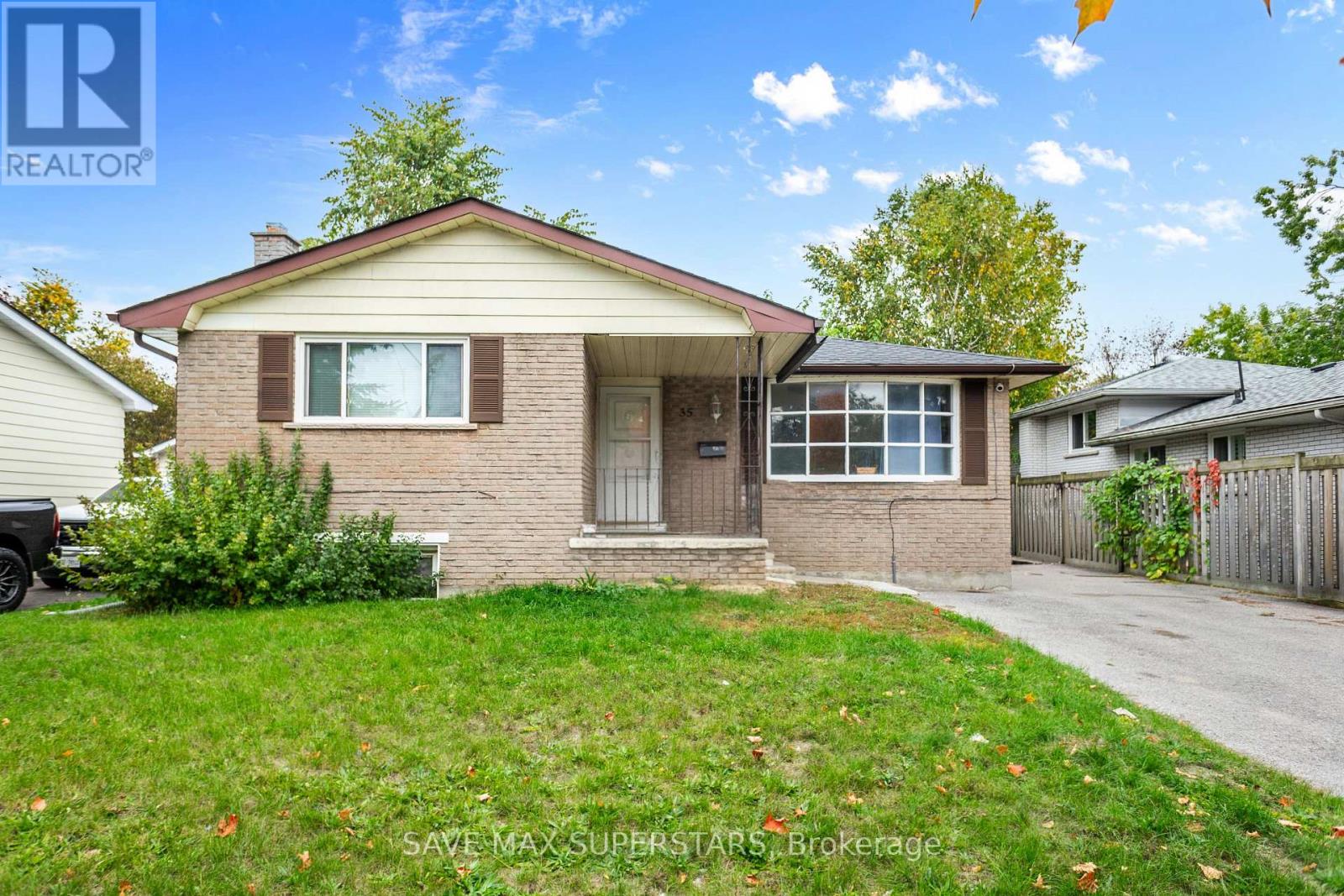 35 Bernick Dr, Barrie, ON L4M 5C1