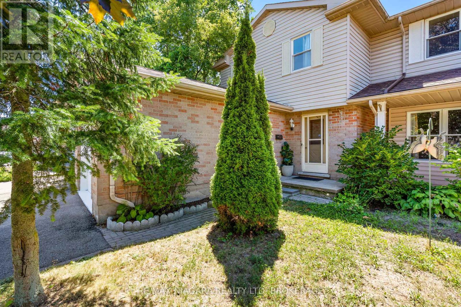 6555 Malibu Dr, Niagara Falls, ON L2H 2W3