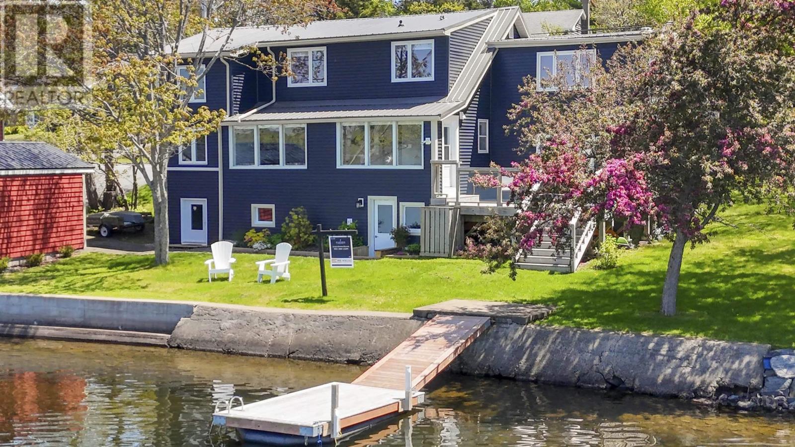 395 Waverley Rd, Dartmouth, NS B2X 2E7