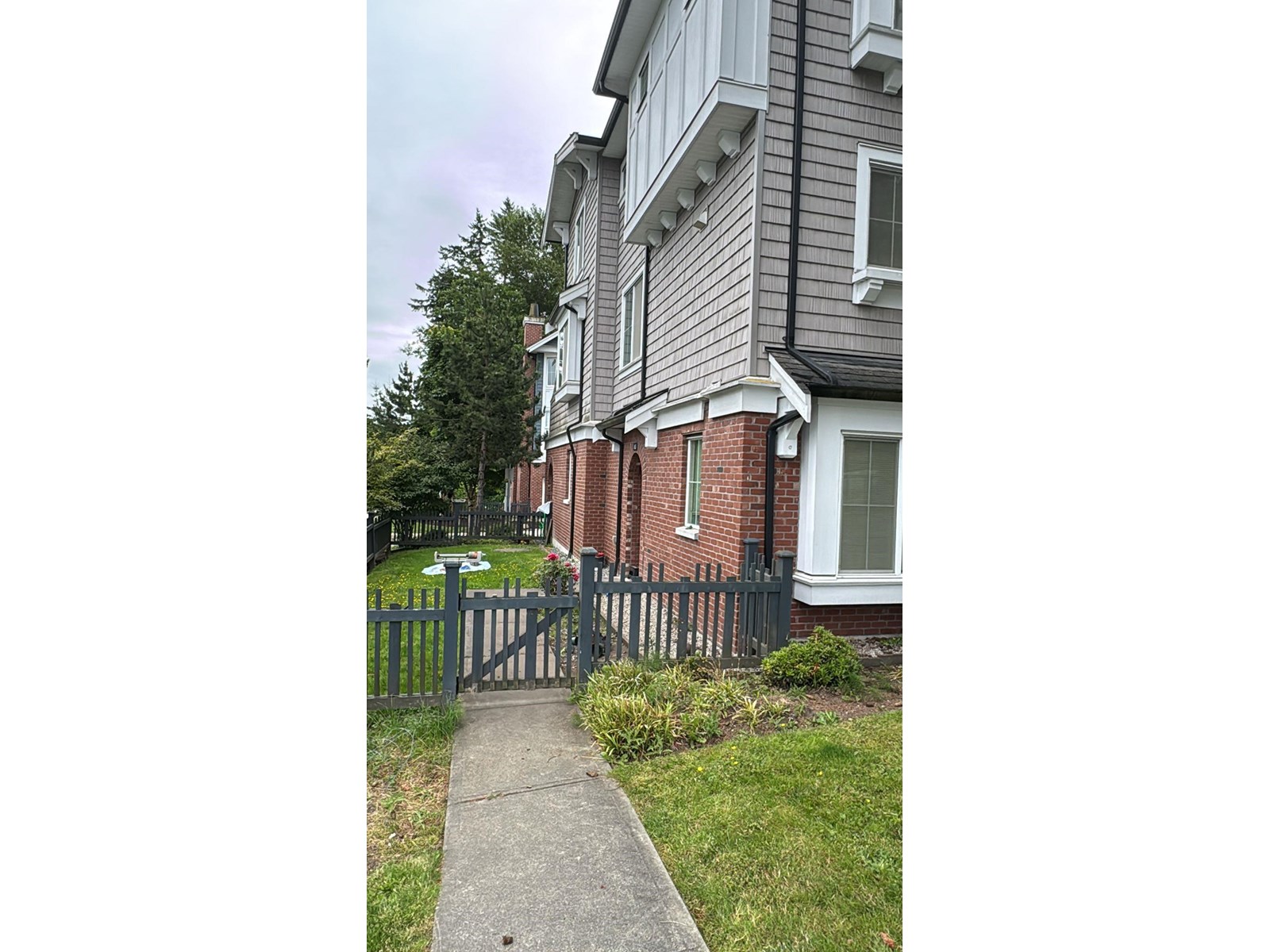 14833 61st Avenue Unit 163, Surrey, BC V3S 6T6
