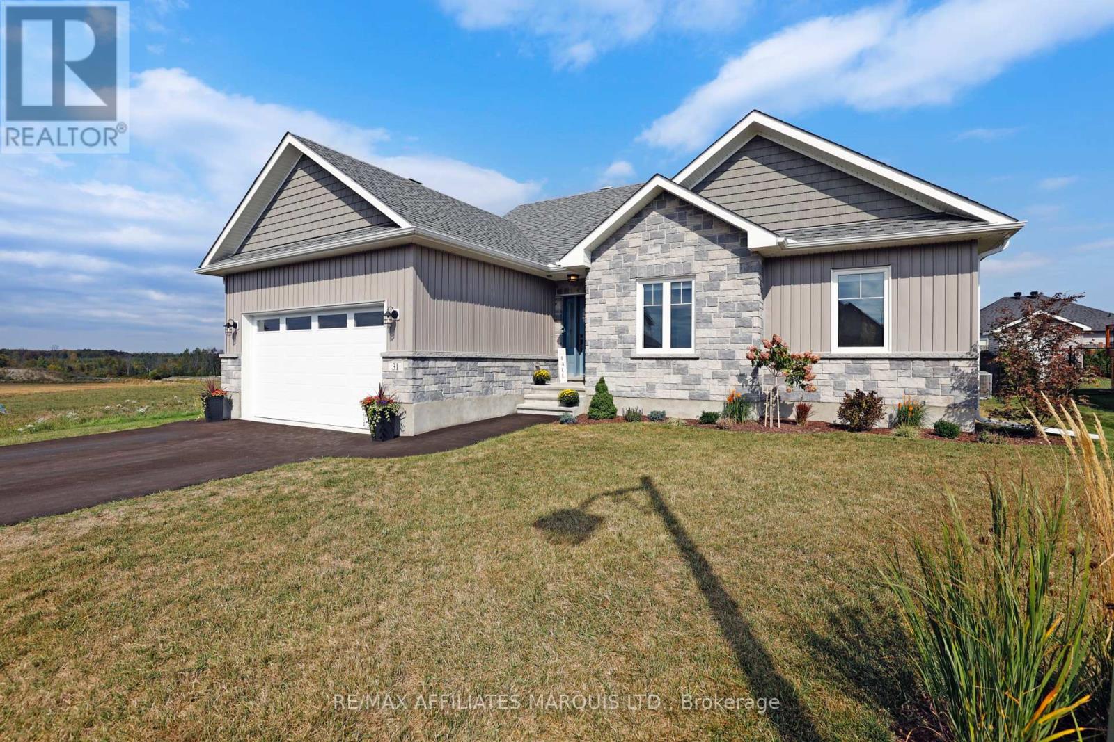 31 Hilda St, South Stormont, ON K0C 1P0