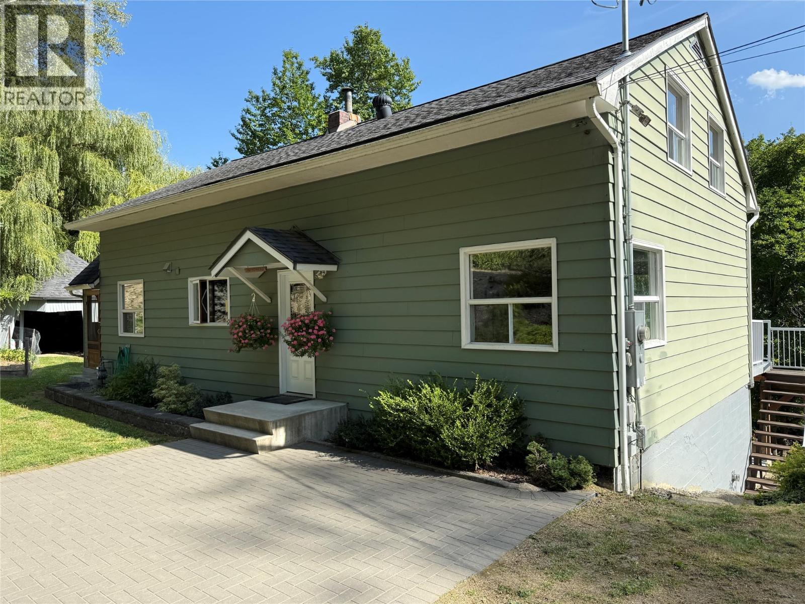 456 Johnstone Rd, Nelson, BC V1L 6J1