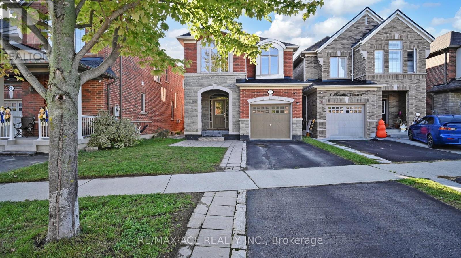 5 Beverton Cres, Ajax, ON L1T 4E7