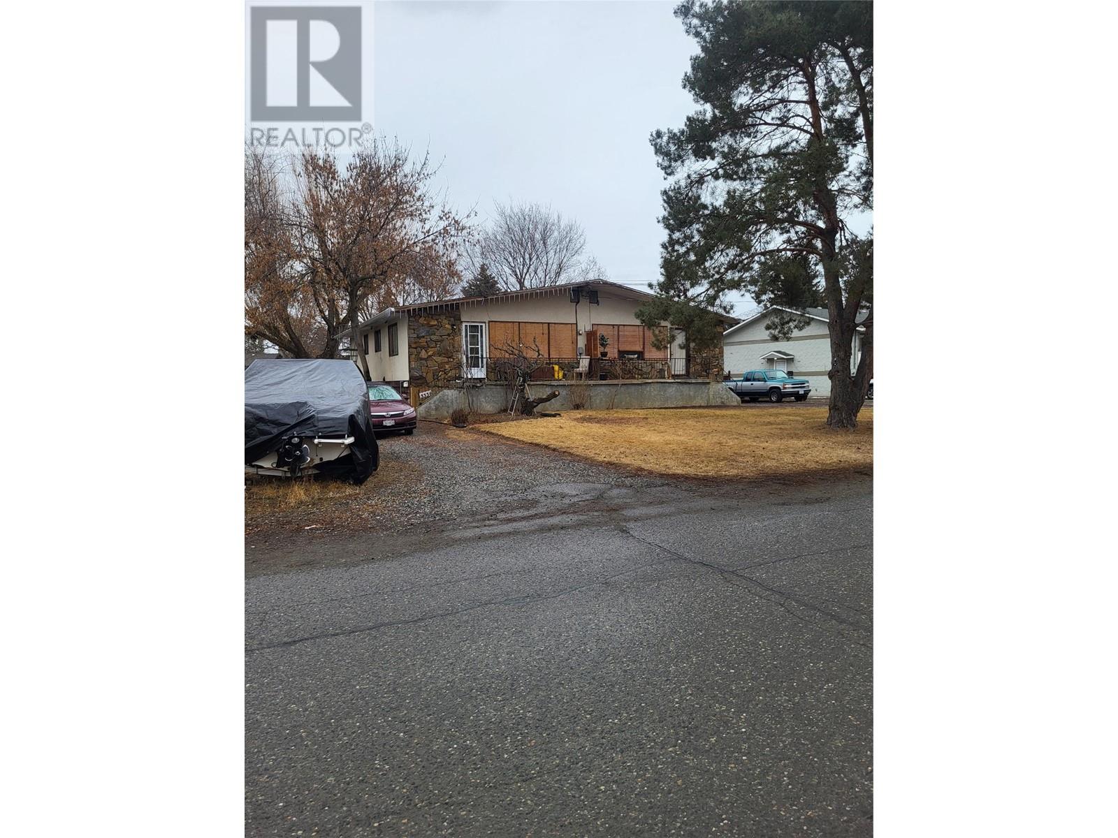 3336 3338 Overlander Dr, Kamloops, BC V2B 7L1