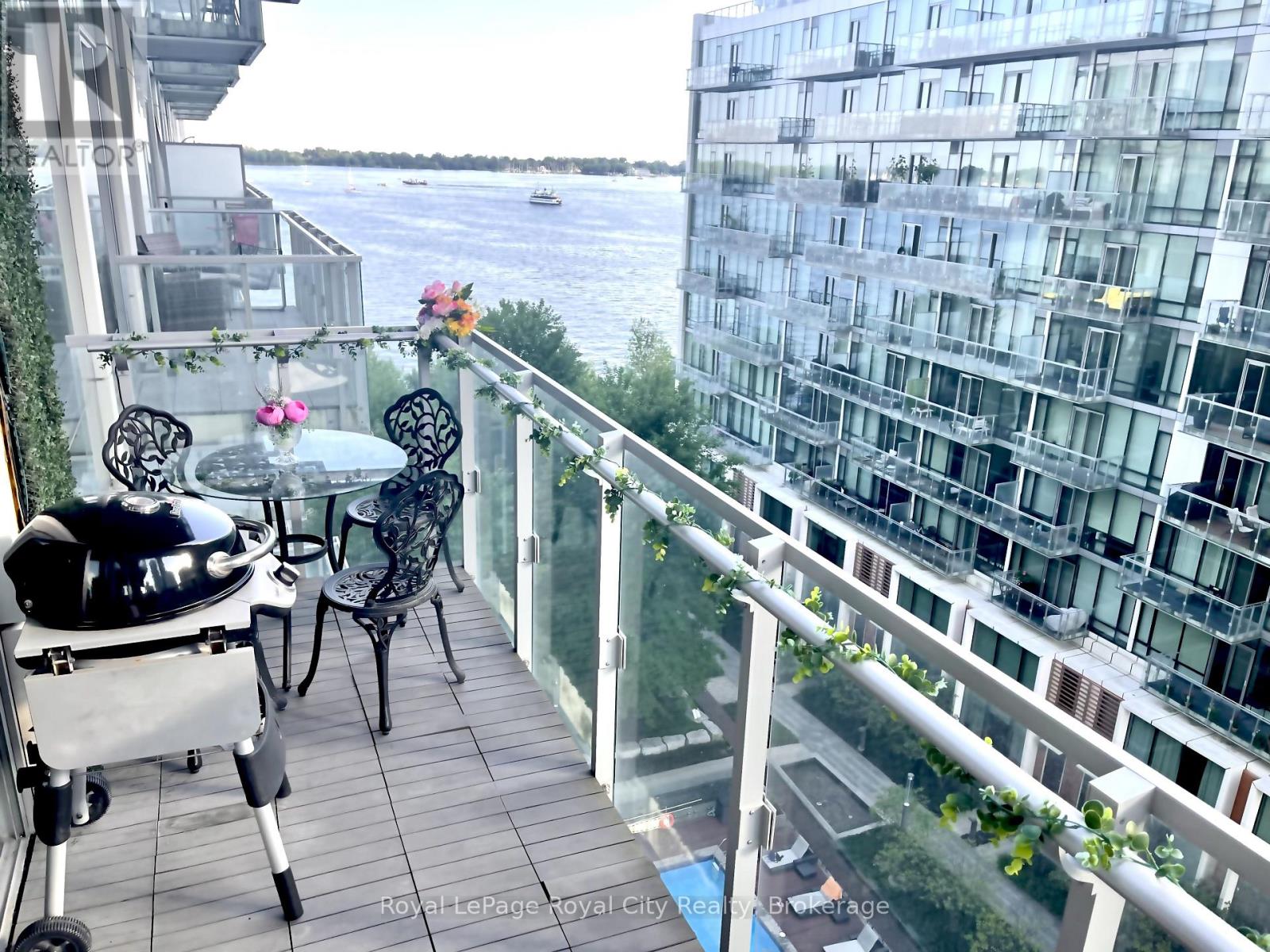 830 39 Queens Quay E, Toronto, ON M5E 0A5