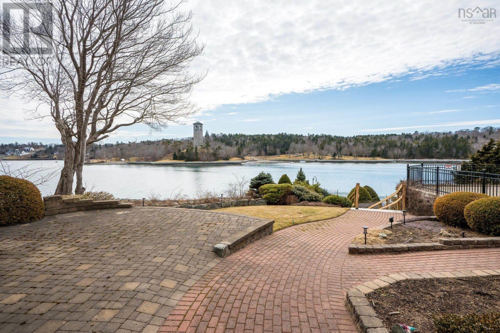 6634 South St, Halifax, NS B3H 1V2