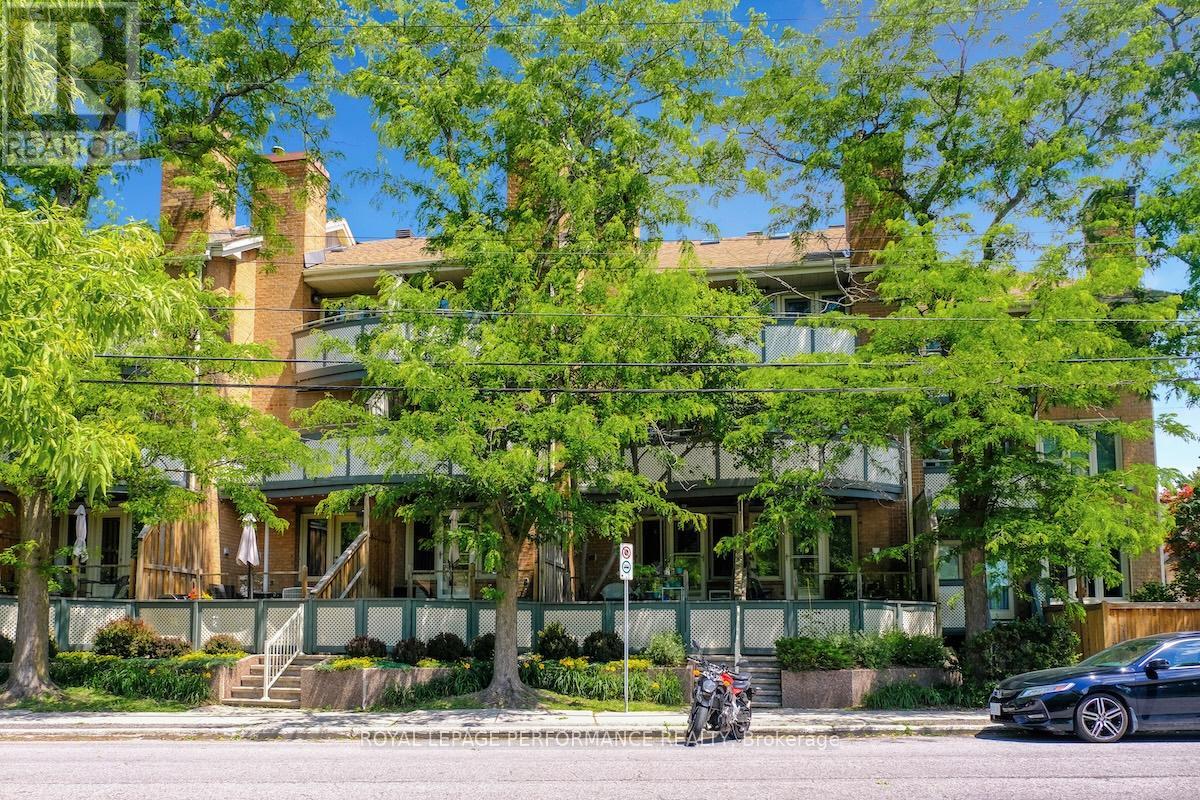 3 2 Columbus Ave, Ottawa, ON K1K 1R3