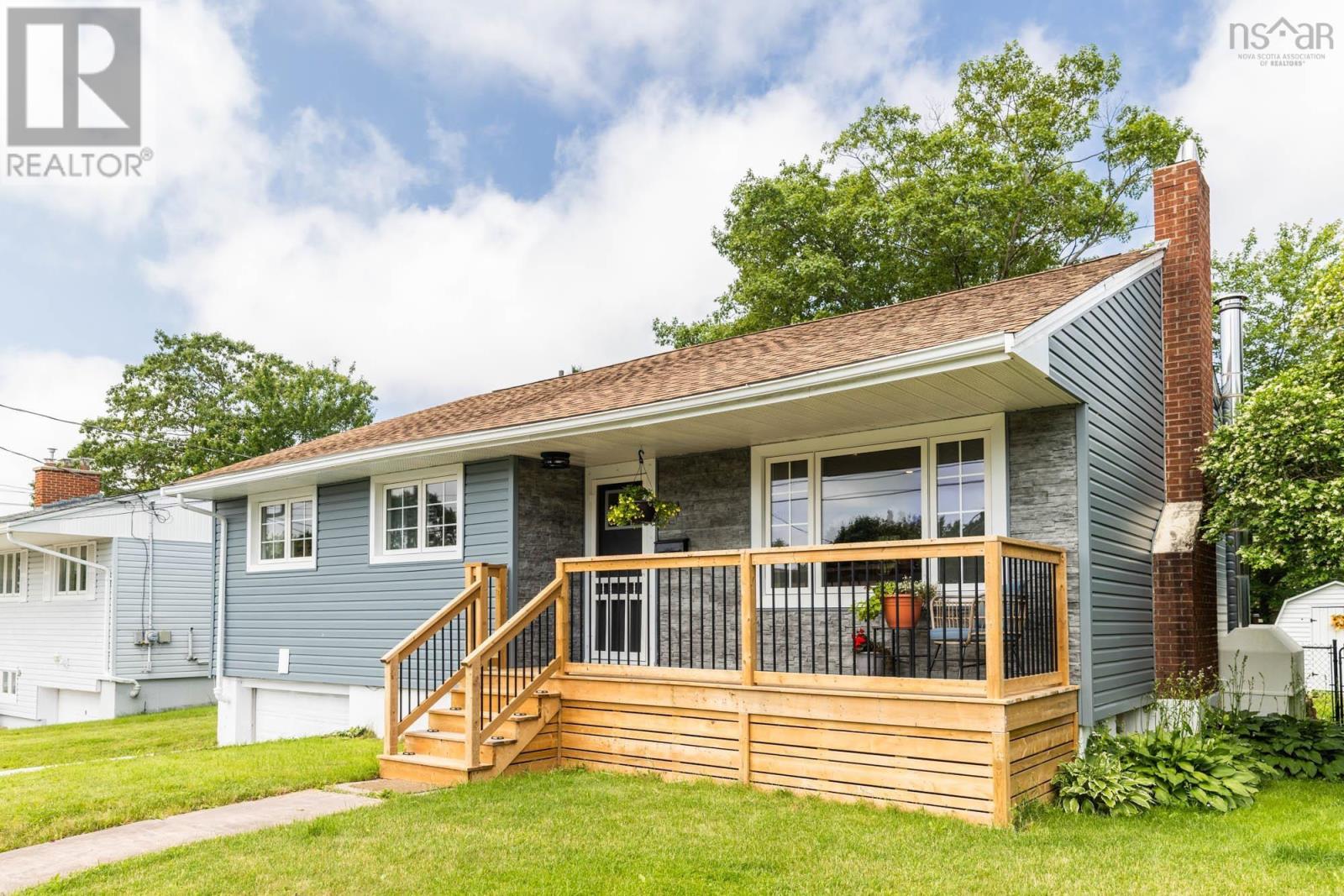 91 Symonds St, Dartmouth, NS B3A 3M1