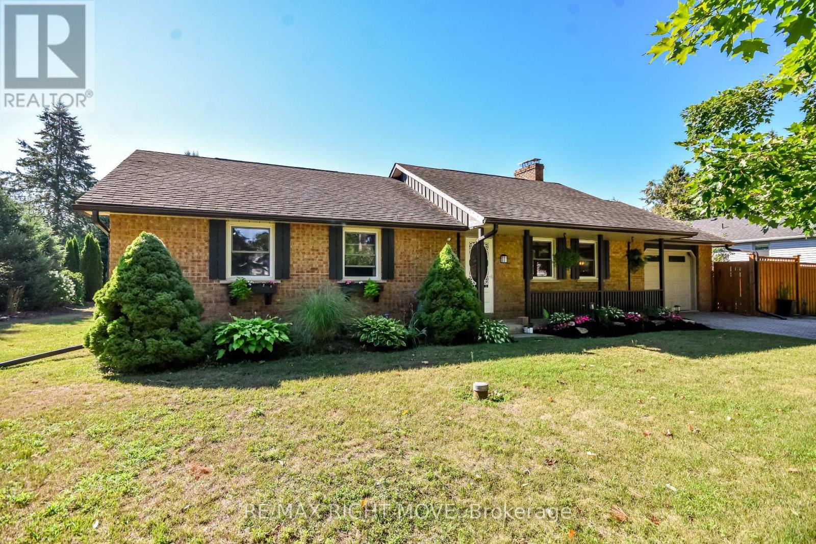 2009 Marchmont Rd, Severn, ON L3V 6H2