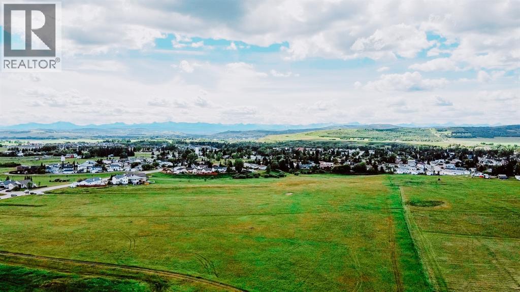 4 Avenue SE, Diamond Valley, AB T0L 1H0