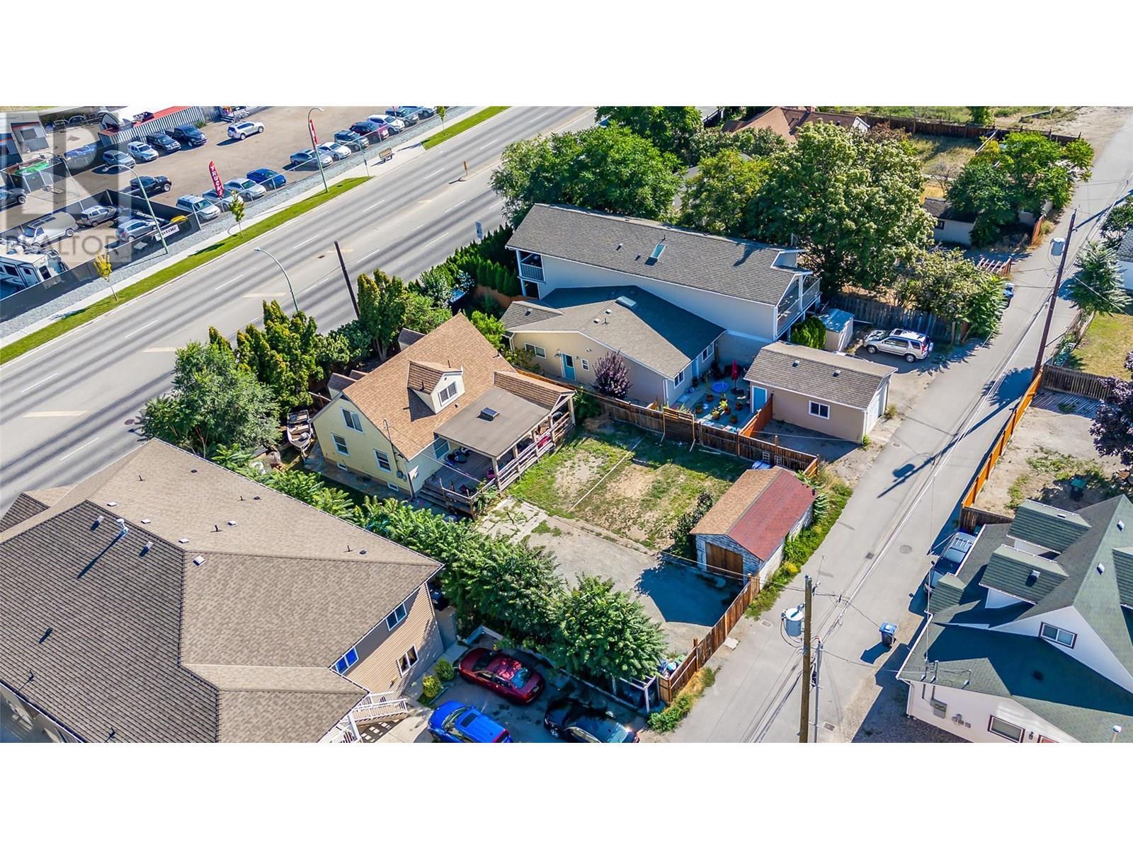 1069 Clement Ave, Kelowna, BC V1Y 7E3