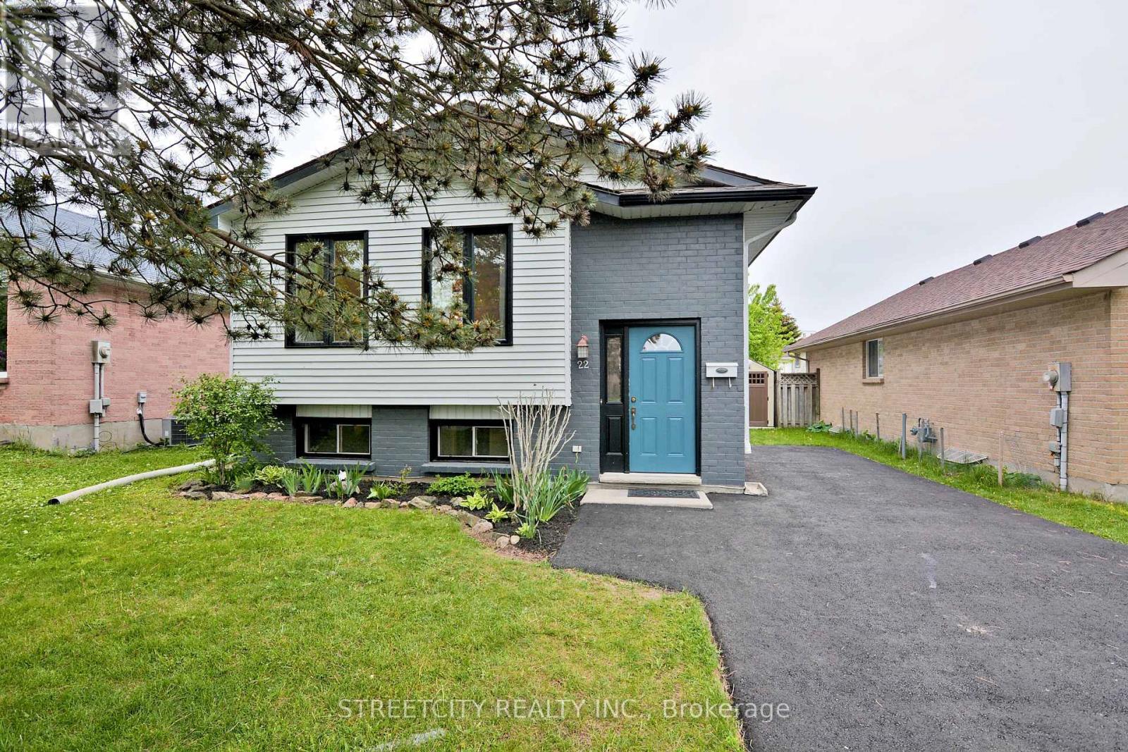 22 Erica Cres S, London, ON N6E 3P4