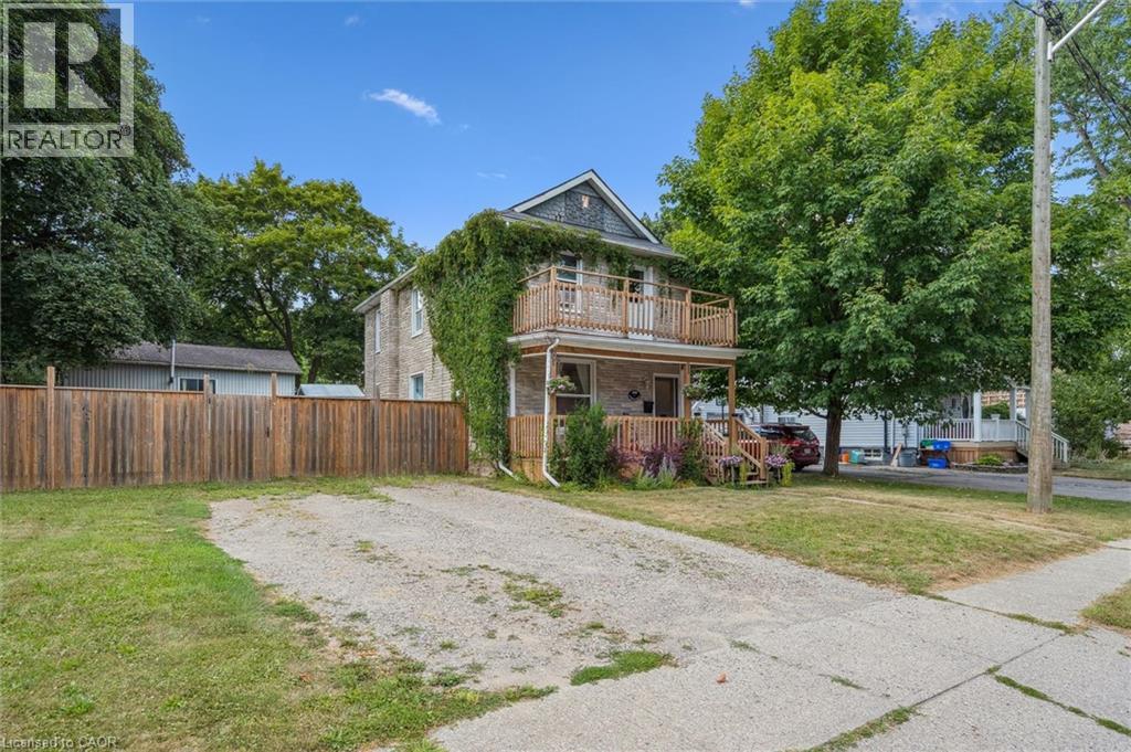 100 Barrie St, Cambridge, ON N1S 3A9