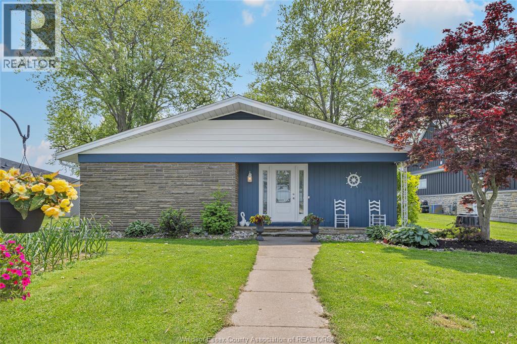 1711 Heritage Rd, Kingsville, ON N9Y 2E6