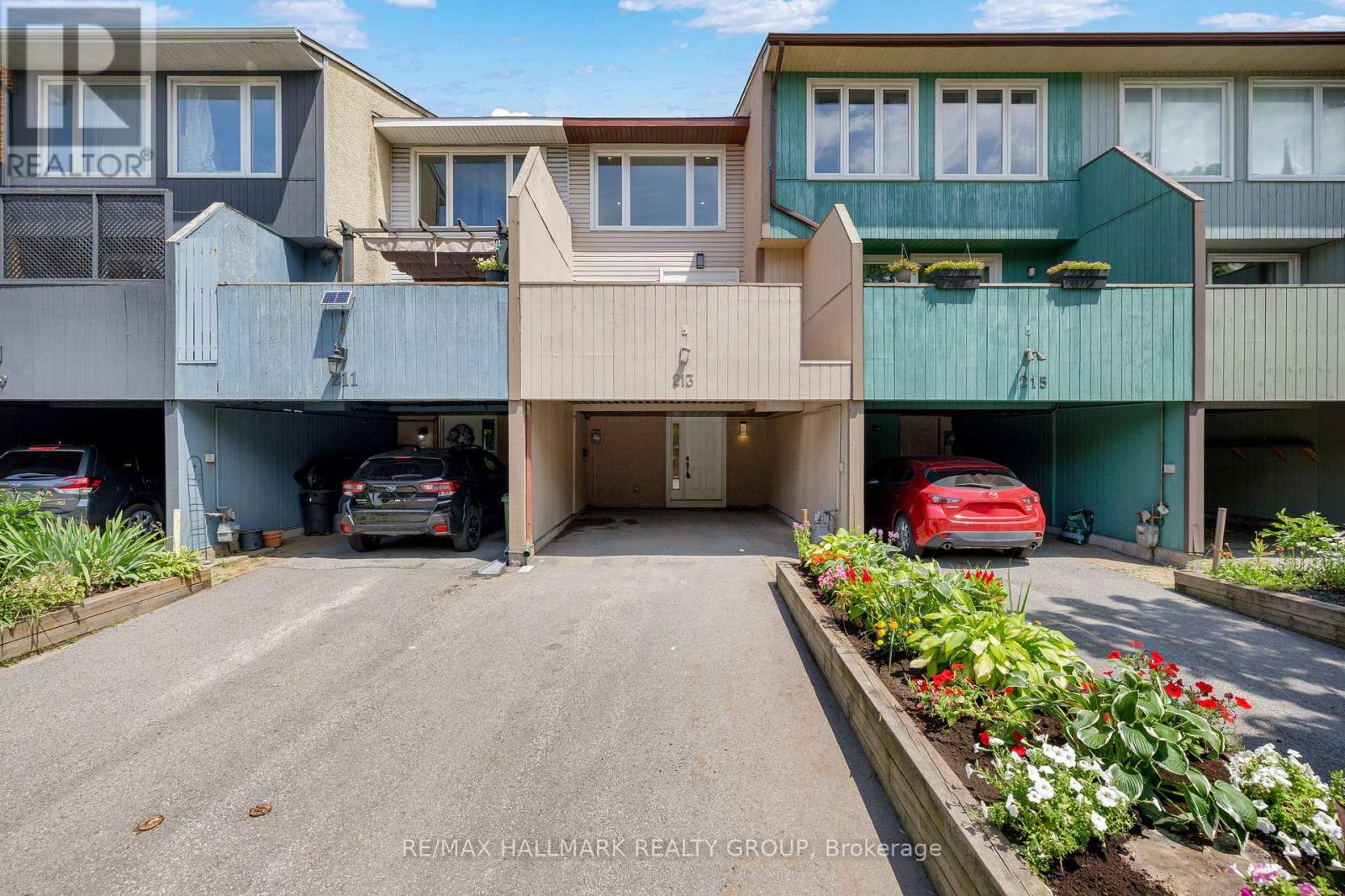 213 Booth St, Ottawa, ON K1R 7V4