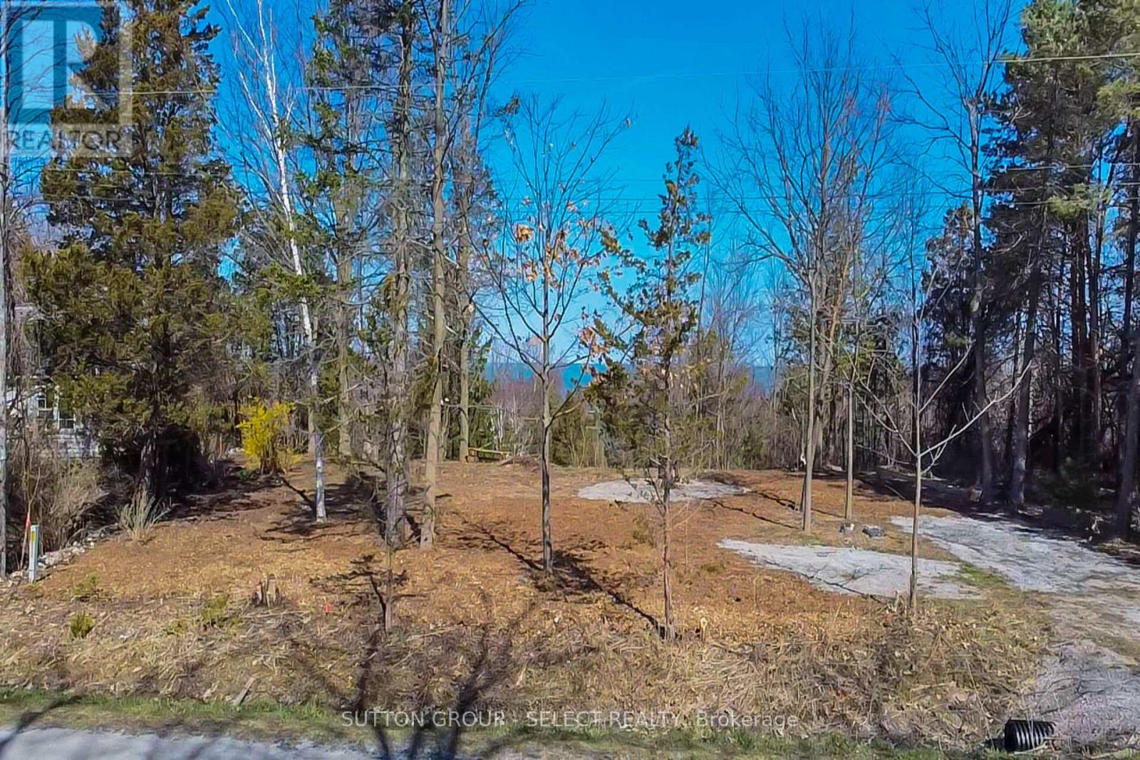 5 Huron View Ave E, Lambton Shores, ON N0N 1J7