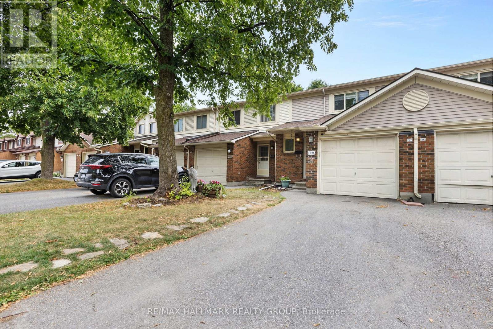 1598 Hoskins Cres, Ottawa, ON K4A 2H8