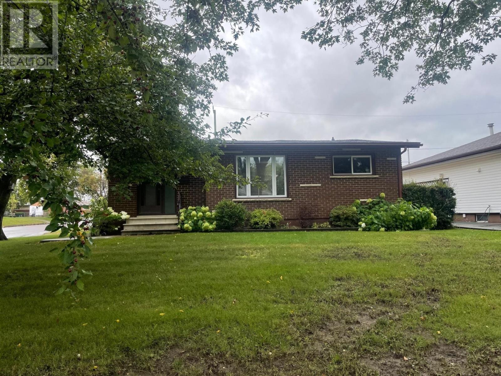 453 Amethyst Cres, Thunder Bay, ON P7C 1T3