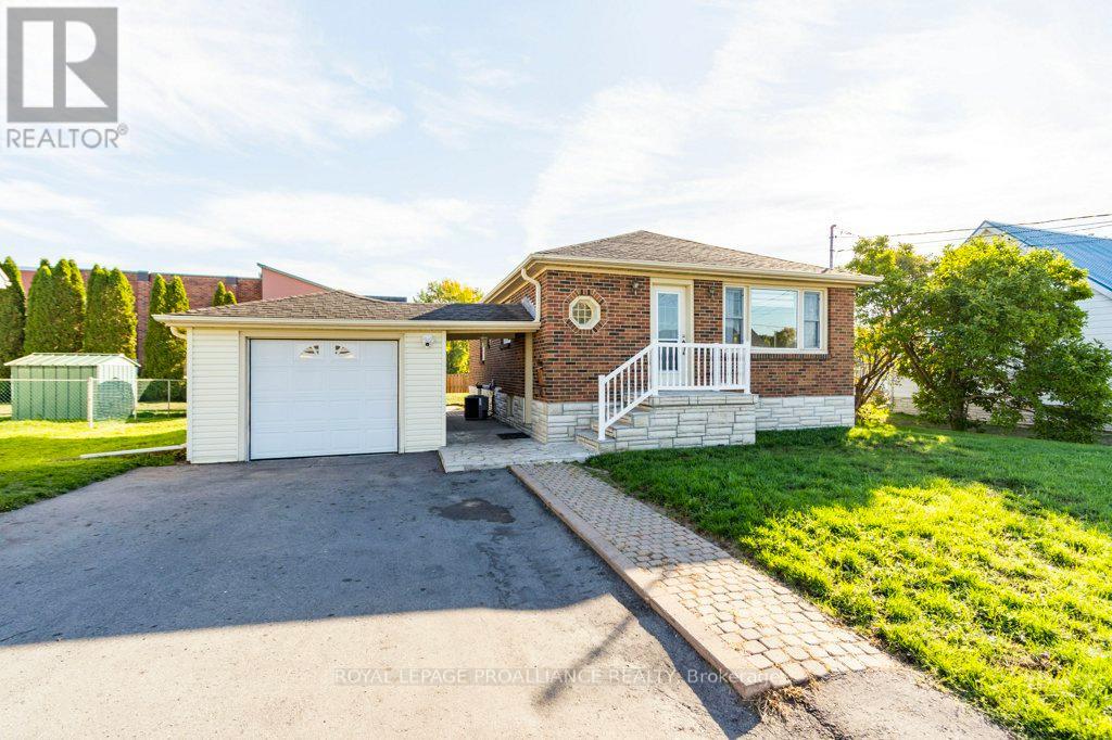 18 Holmes Rd, Belleville, ON K8P 4G6