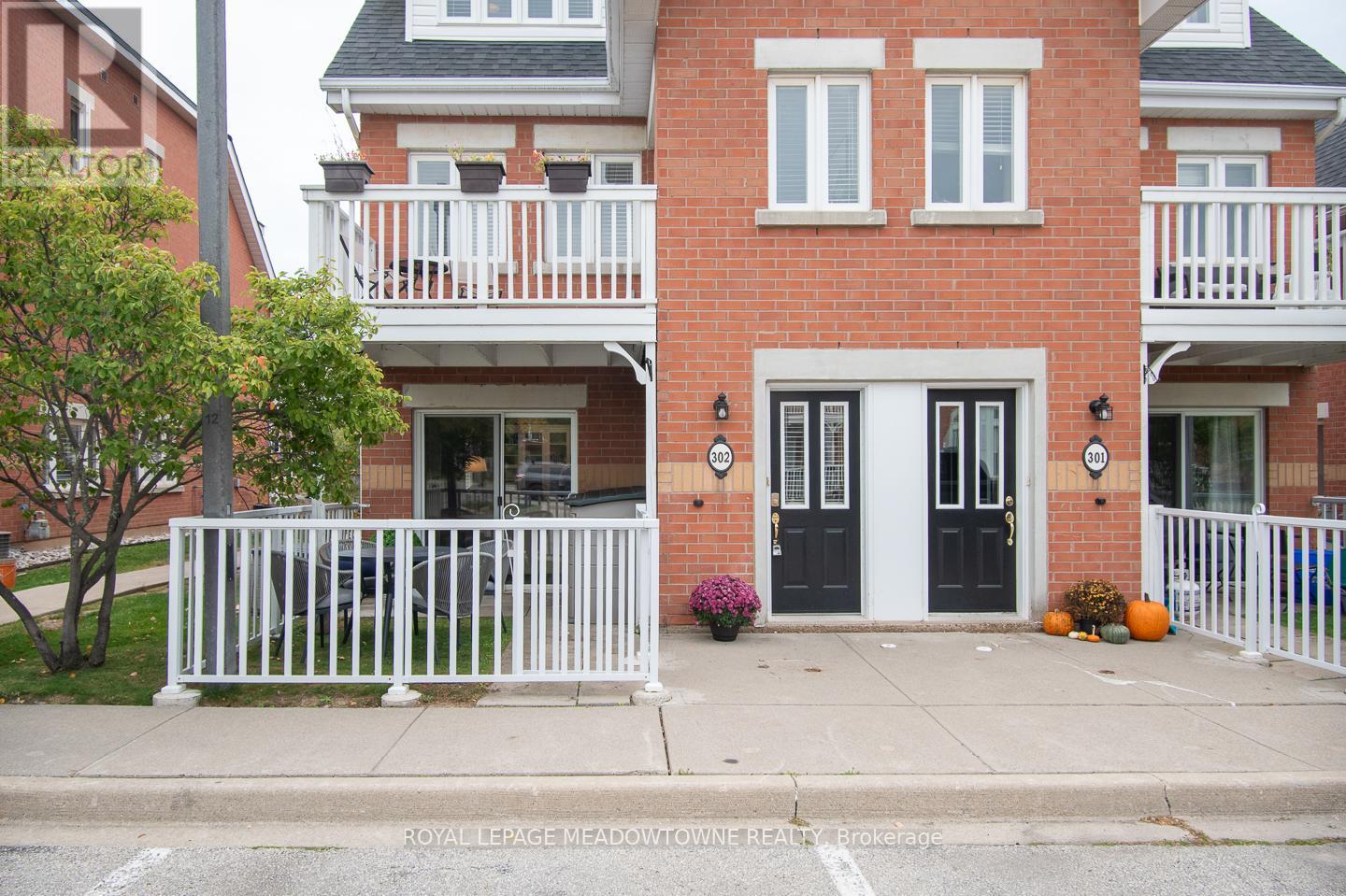 302 1701 Lampman Ave, Burlington, ON L7L 6R8