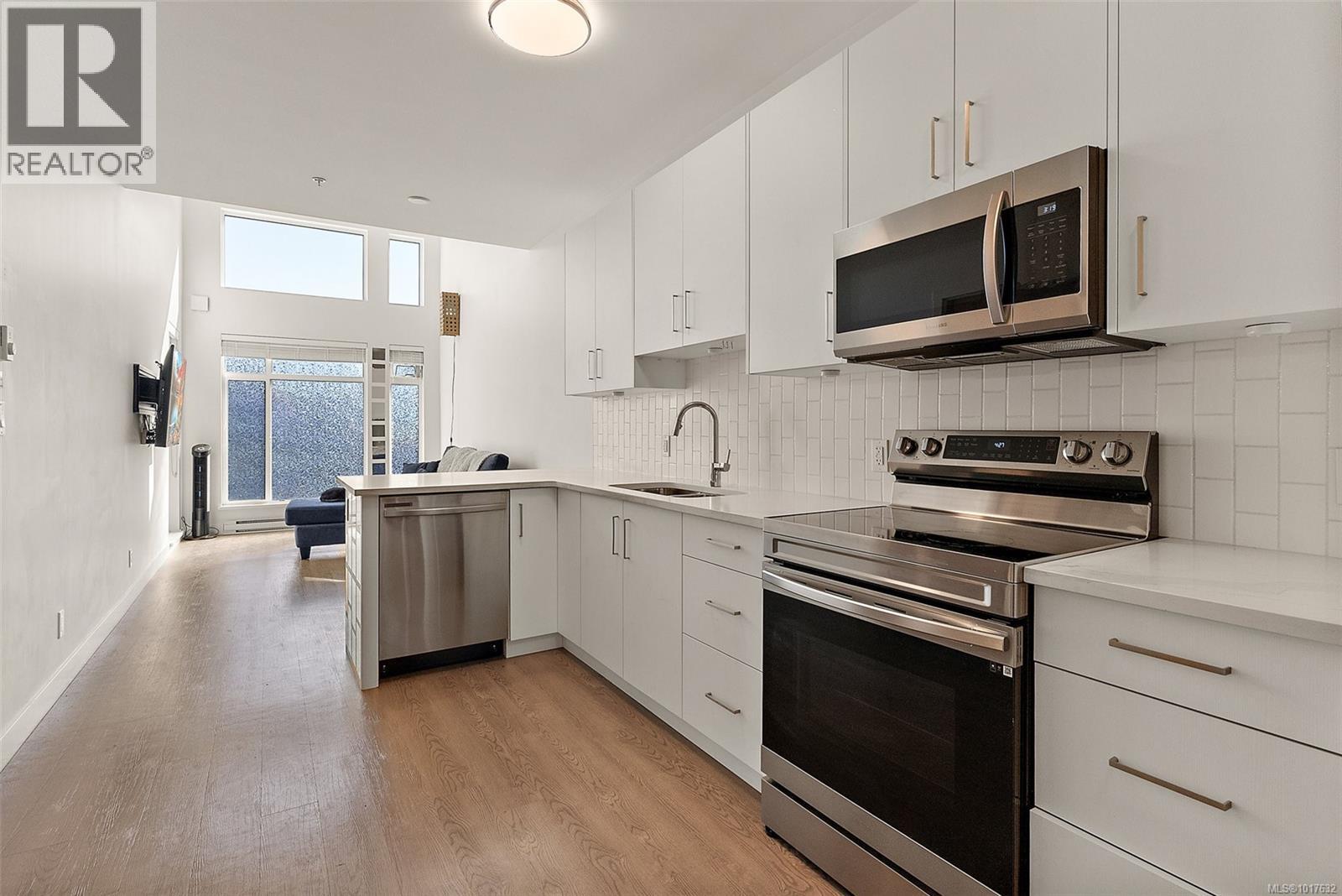 707 Treanor Ave Unit 403 Ave, Langford, BC V9B 0X7