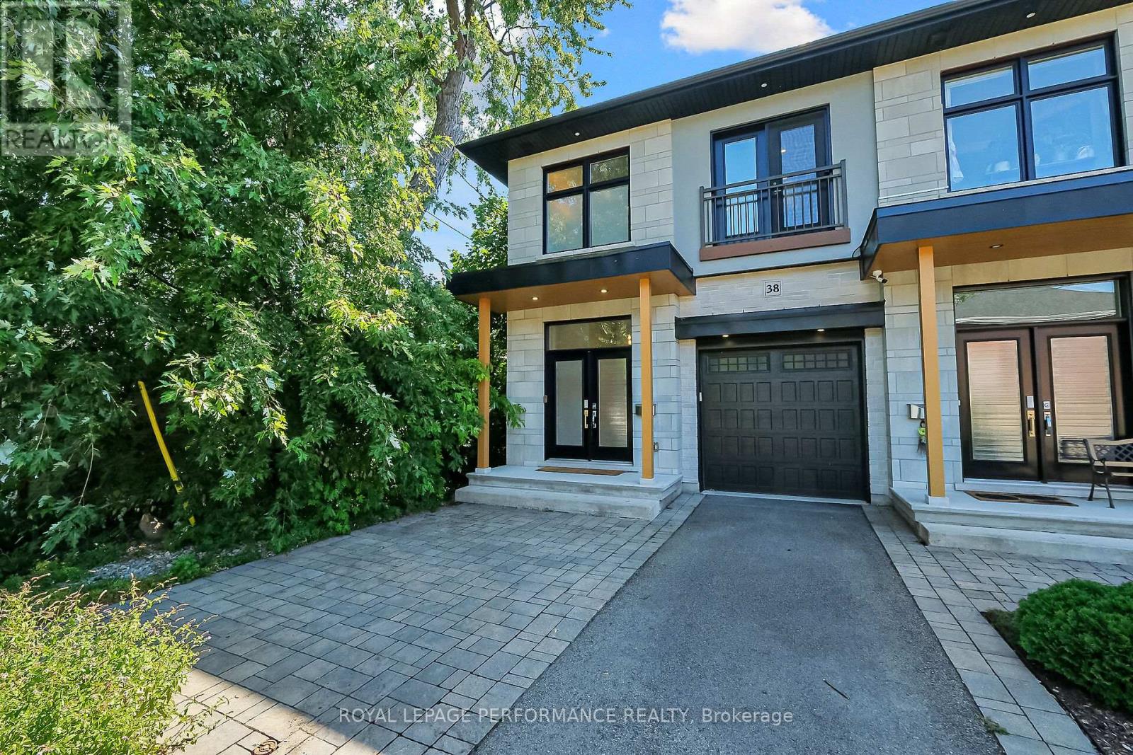 38 Sunnymede Ave, Ottawa, ON K1Y 2L3