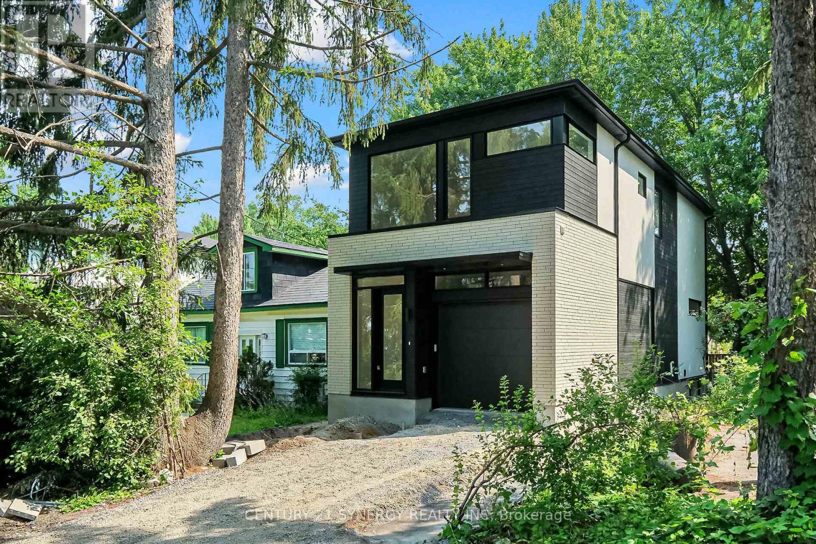 83 Boyce Ave, Ottawa, ON K2B 6J1