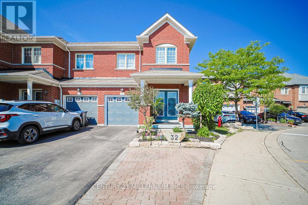 32 Davenhill Rd, Brampton, ON L6P 3E1