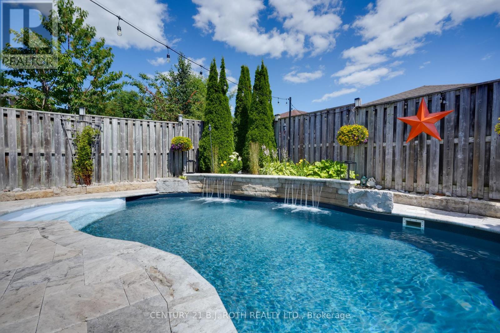 55 Holly Meadow Rd, Barrie, ON L4N 0E3